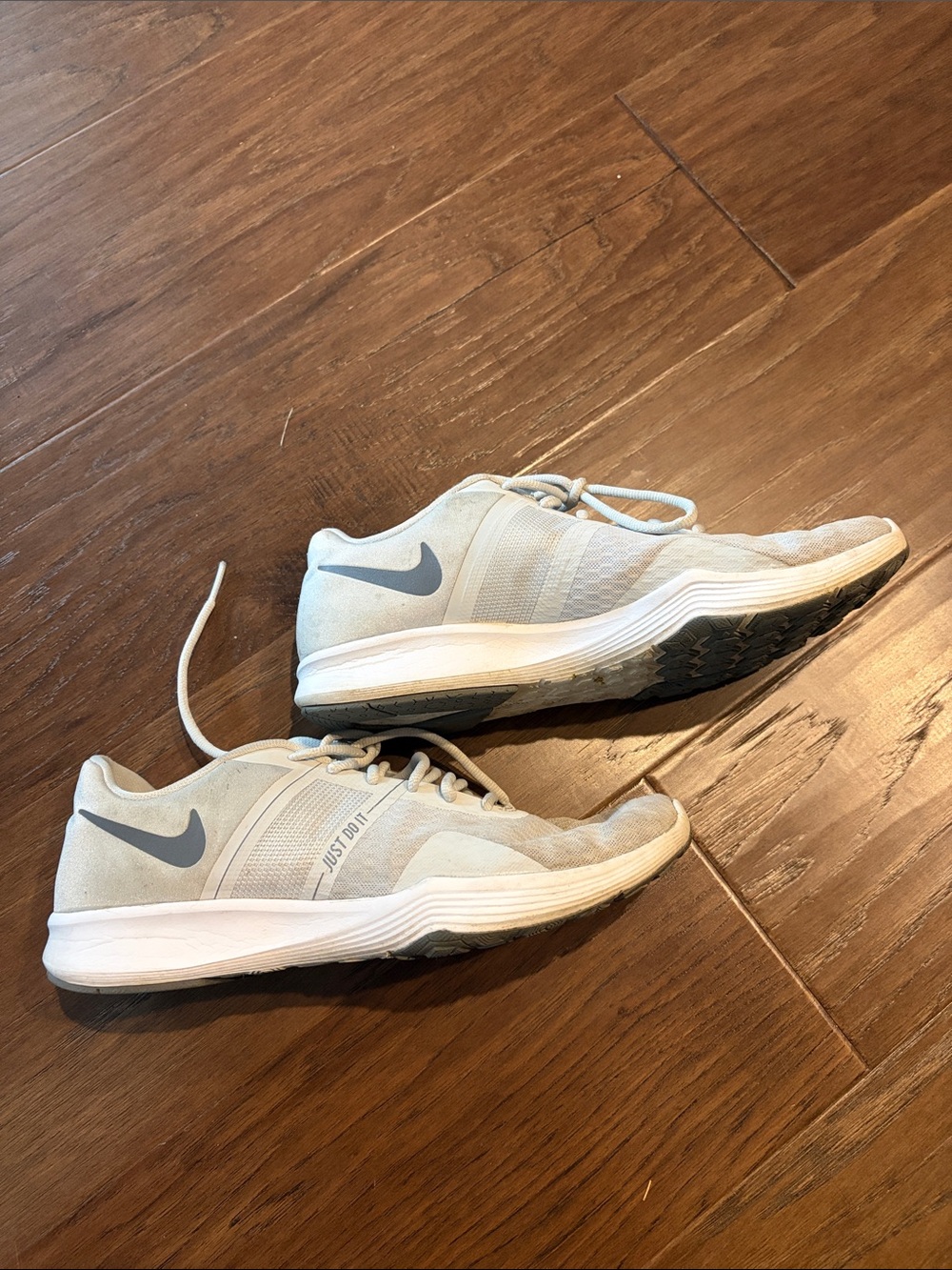 Nike Women’s Light Beige and Gray Athletic Sneakers
